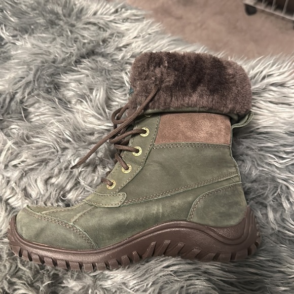 **SOLD ON EBAY**UGG Adirondack ll waterproof women’s green & brown snow boots - Picture 6 of 10